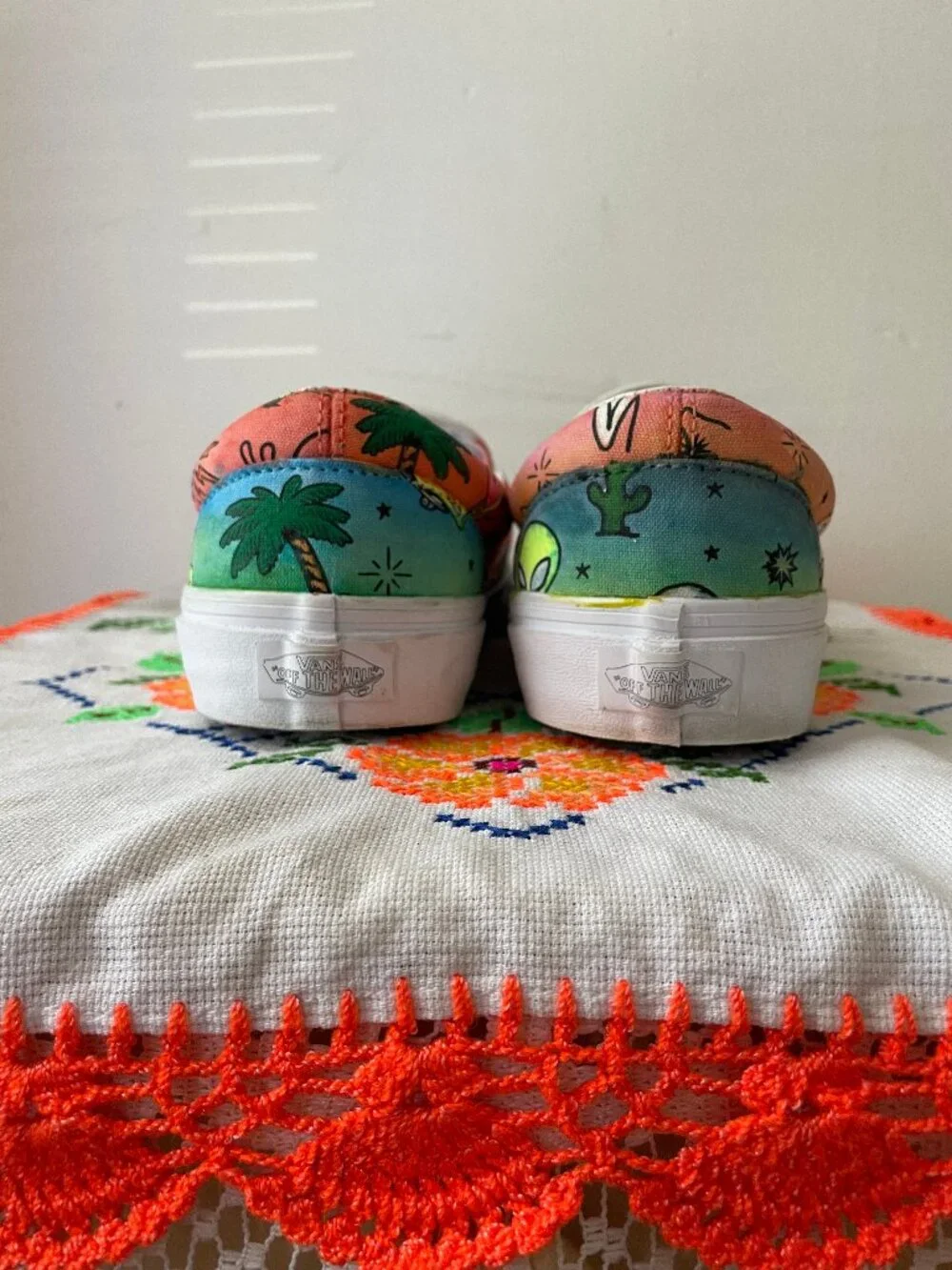 Handed Painted U-Paint Vans Aliens & Space Glow-in-the-dark Men's 8/Women's 9.5 - Picture 3 of 8